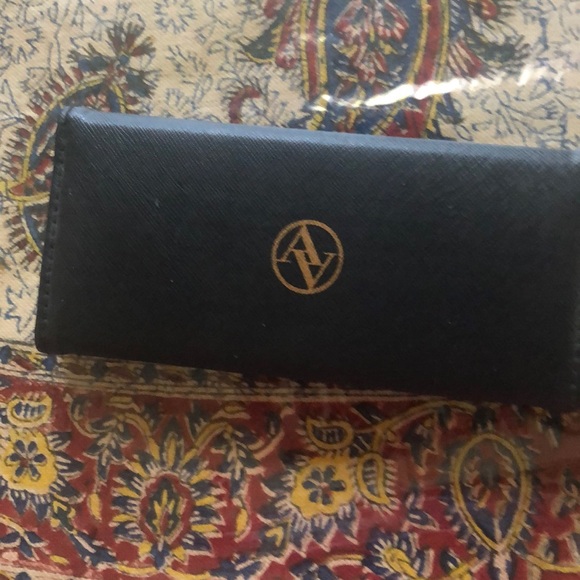 Adrienne Vittadini cosmetic brushes - Picture 5 of 5